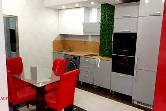 Тристаен апартамент с 100 кв.м в Кючук Париж, Пловдив