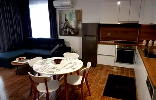 Тристаен апартамент с асансьор в Младежки Хълм, Пловдив