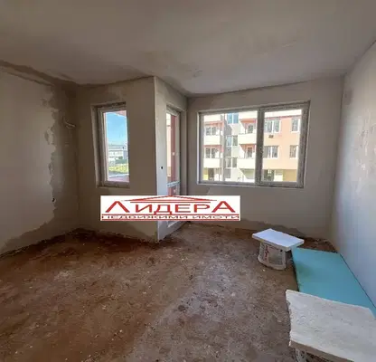 Снимка 3 — Двустаен апартамент с тераса в кв. Остромила, Пловдив