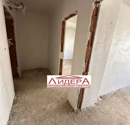 Снимка 4 — Двустаен апартамент с тераса в кв. Остромила, Пловдив