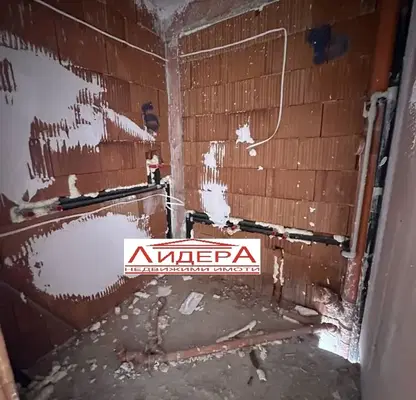 Снимка 5 — Двустаен апартамент с тераса в кв. Остромила, Пловдив
