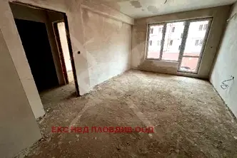 Двустаен апартамент в Остромила, Пловдив с тераса