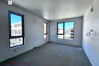 Тристаен апартамент с две тераси в Остромила, Пловдив