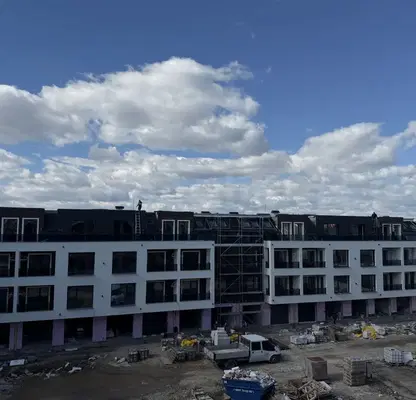 Снимка 3 — Тристаен апартамент с две тераси в Остромила, Пловдив