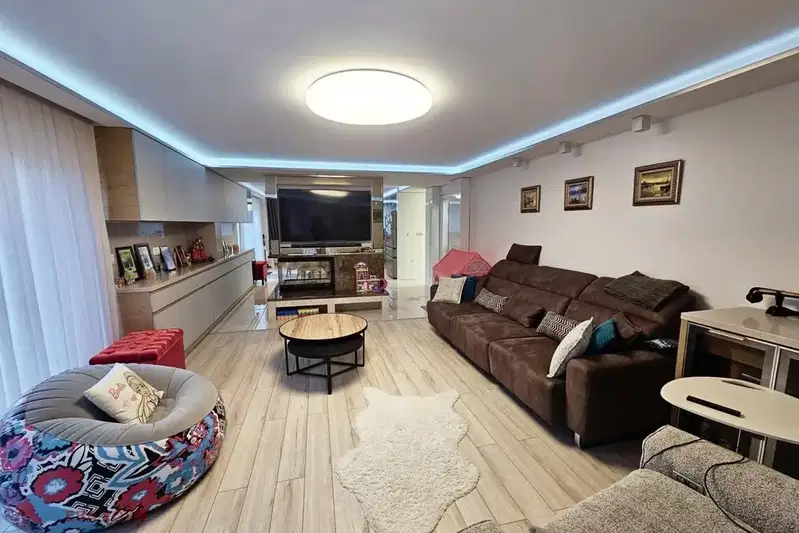 4-bedroom apartment in Plovdiv, Ostromila