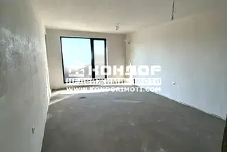 Тристаен апартамент с функционално разпределение в Тракия, Пловдив