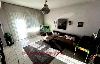 Тристаен апартамент на последен етаж в Тракия, Пловдив