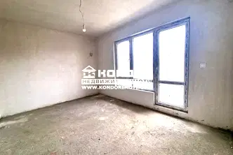 Тристаен апартамент с голяма тераса в Тракия, Пловдив