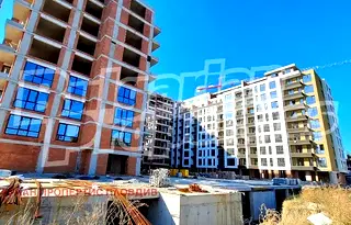 Просторен 3-стаен апартамент в Тракия, Пловдив с асансьор