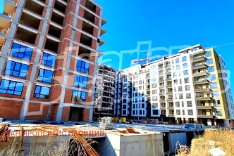 Просторен 3-стаен апартамент в Тракия, Пловдив с асансьор