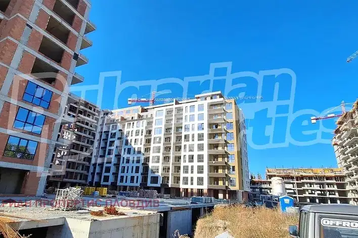 Просторен 3-стаен апартамент в Тракия, Пловдив с асансьор