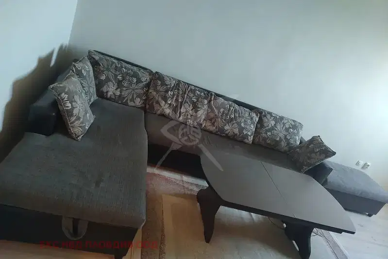 4-стаен апартамент с площ 97 кв.м. в Тракия, Пловдив