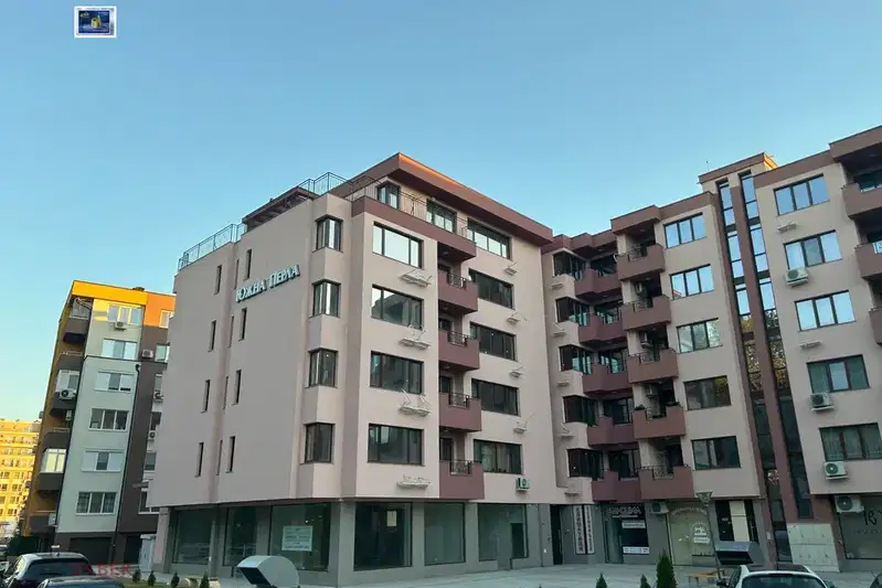 Тристаен апартамент с голяма тераса в Въстанически, Пловдив