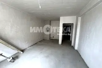 Двустаен апартамент в Южен, Пловдив с асансьор