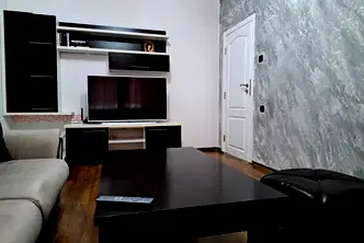 Просторен 3-стаен апартамент с тераса в Западен, Пловдив
