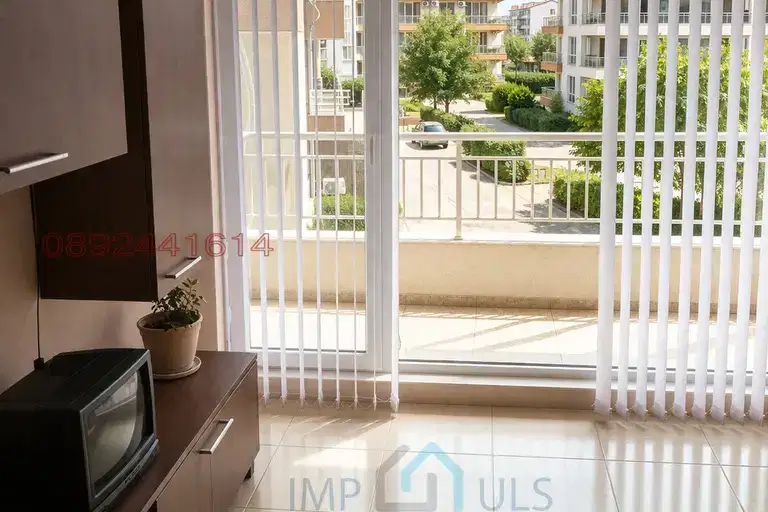 Studio apartment in Pomorie center with east aspect