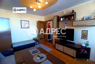 Тристаен апартамент в Раз, Бели Лом