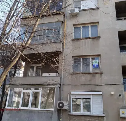 Снимка 2 — Тристаен апартамент в Русе, Център
