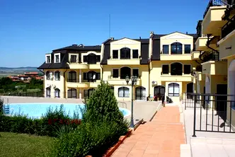 Тристаен апартамент в Бургас, с. Кошарица