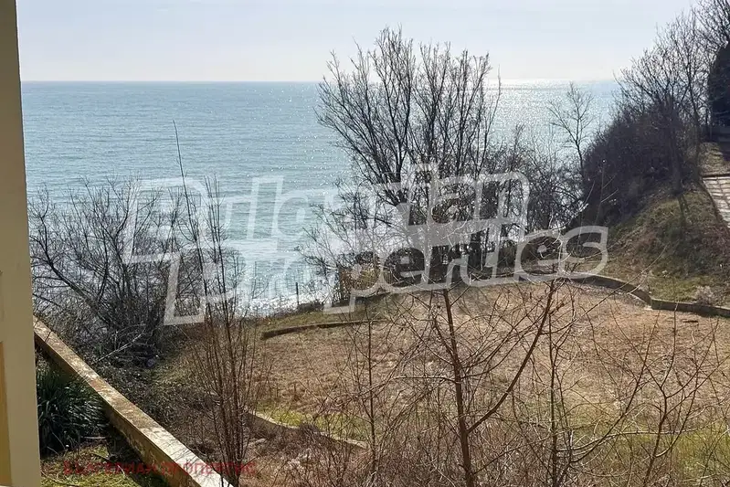 Тристаен апартамент в Добрич, с. Топола
