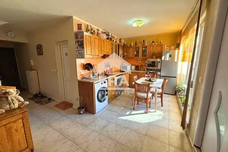 5-bedroom apartment in Shumen, Bolnicata