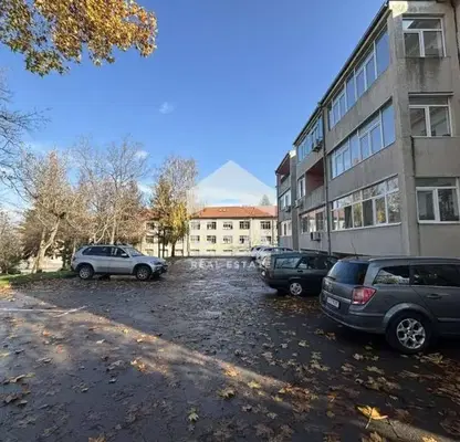 Снимка 3 — Тристаен апартамент в Шумен, Център