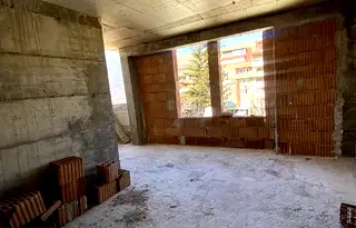 Тристаен апартамент с тераса в Банишора, София