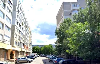 Тристаен апартамент с 2 балкона в Банишора, София