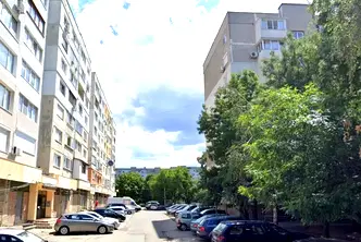 Тристаен апартамент с 2 балкона в Банишора, София