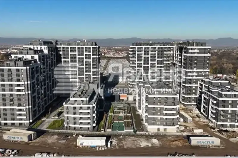 3-стаен апартамент в Банишора с тераса и асансьор
