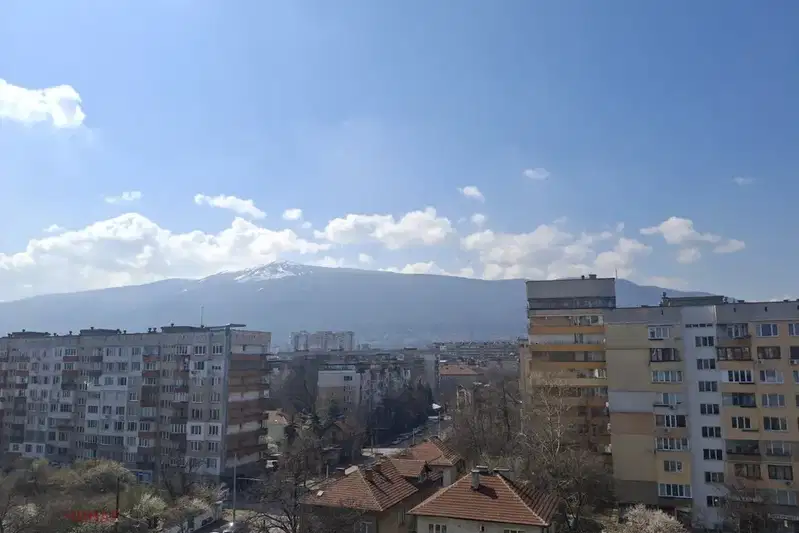 Двустаен апартамент с южна тераса в Белите брези, София