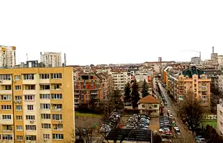 Тристаен апартамент в София, Белите брези