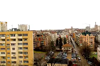 Тристаен апартамент в София, Белите брези