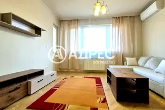 Двустаен апартамент с Г-образен балкон в кв. Борово, София
