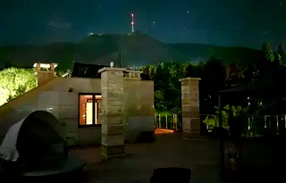 Тризонет с голяма покривна тераса и гледка в Бояна, София