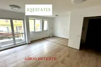 Апартамент 3-стаен в Бъкстон с две тераси и мазе