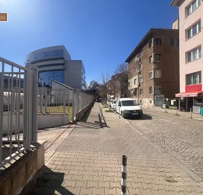 Снимка 3 — Двустаен апартамент с потенциал за 3-стаен в Център, София