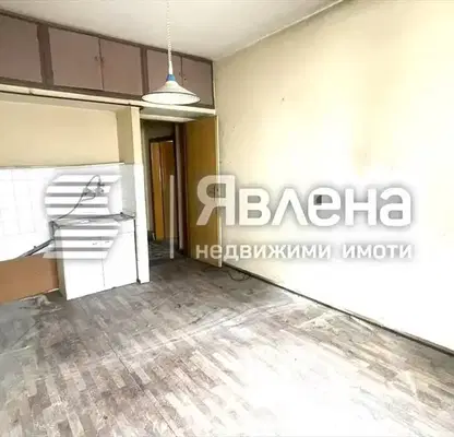 Снимка 2 — Двустаен апартамент с отделна кухня в Център, София