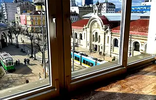 Просторен 3-стаен апартамент с югозападно изложение в Център, София