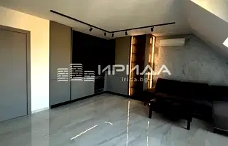 Тристаен апартамент с две тераси в Център, София