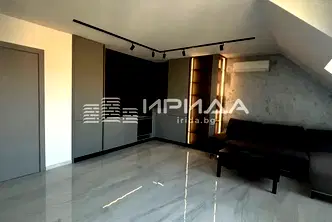 Тристаен апартамент с две тераси в Център, София