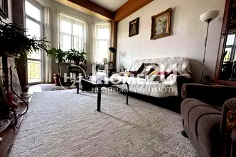 Тристаен апартамент с паркомясто в Център, София