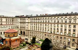 Тристаен апартамент с гледка към ротондата в Център, София