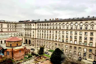 Тристаен апартамент с гледка към ротондата в Център, София