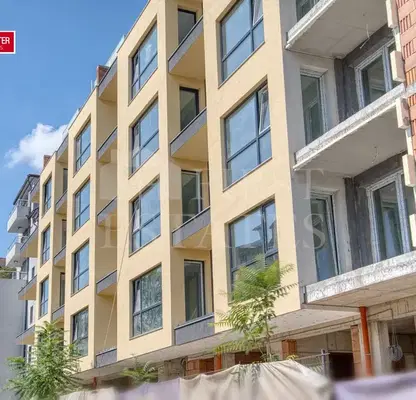 Снимка 2 — Тристаен апартамент с тераса в Център, София