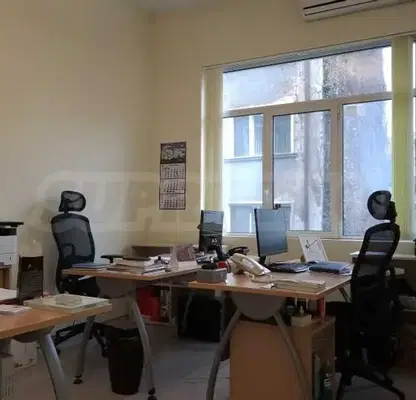 Снимка 4 — Тристаен апартамент в Център с балкон и мазе