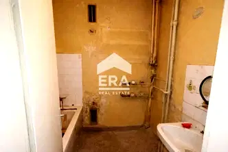Тристаен апартамент с панорамна гледка в Център, София