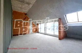Четиристаен апартамент с тераса в Център, София