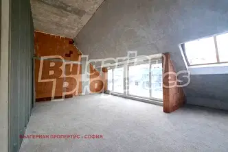 Четиристаен апартамент с тераса в Център, София