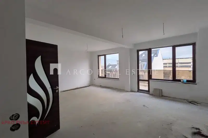 5-bedroom apartment in Sofiya, Centyr